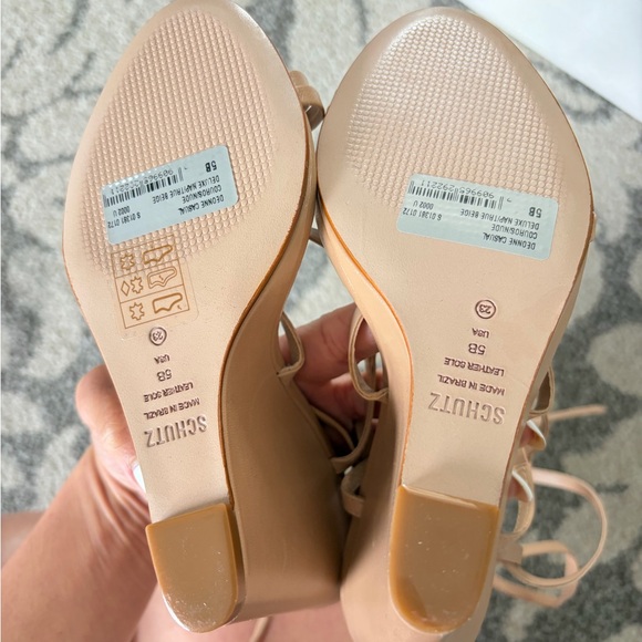 Schutz Deonne Strappy Ankle-Tie Wedge Sandals in Nude NWT - Picture 6 of 7